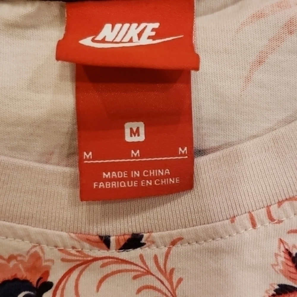Nike Pink Florals‎ Crop Short Sleeves Medium